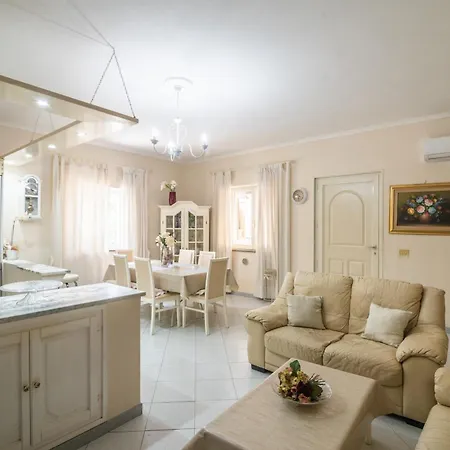San Nikola House Апартаменти *