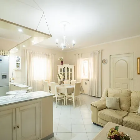 San Nikola House Апартаменти
